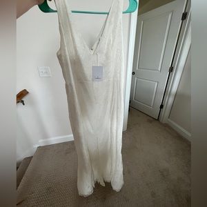 White Lulu Long Gown⭐️🤍🪩